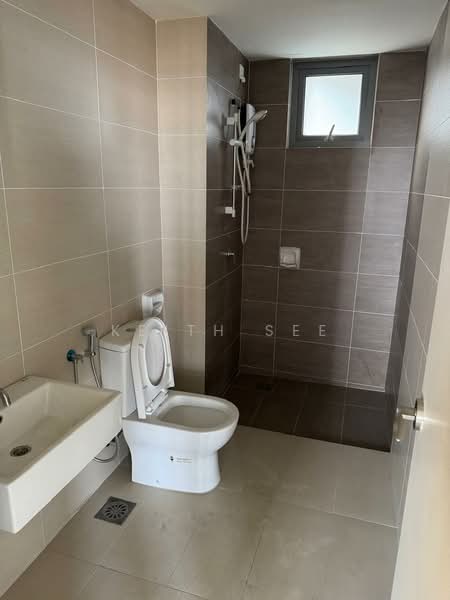 Servis Apartment untuk Dijual di Gravit8, Klang - Keith See - Bathroom - PropertyGuru.com.my