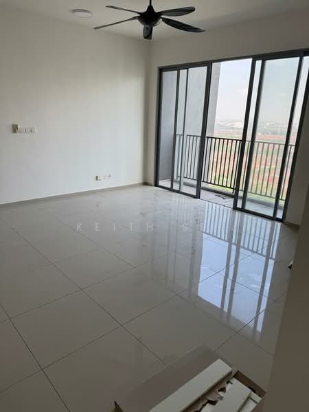 Servis Apartment untuk Dijual di Gravit8, Klang - Keith See - Balcony - PropertyGuru.com.my