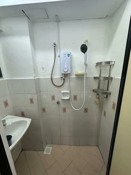 Apartment for Rent at Aman Dua - Elaine Yap - Bathroom - PropertyGuru.com.my