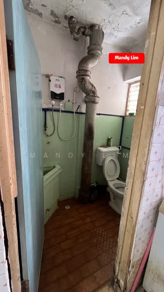 Rumah Flat untuk Dijual di Gat Lebuh Macallum - Mandy Lim - Bathroom - PropertyGuru.com.my