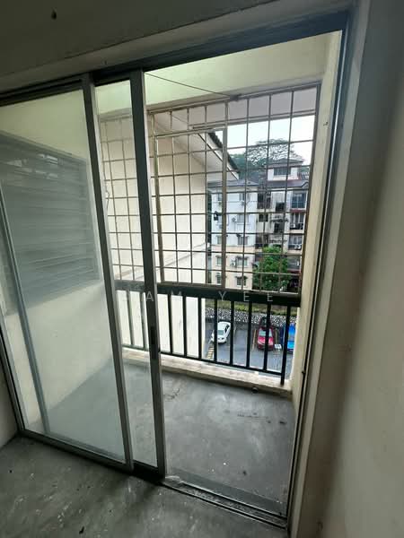 Kondominium untuk Dijual di Indah Condominium - Sam Yee - Balcony - PropertyGuru.com.my