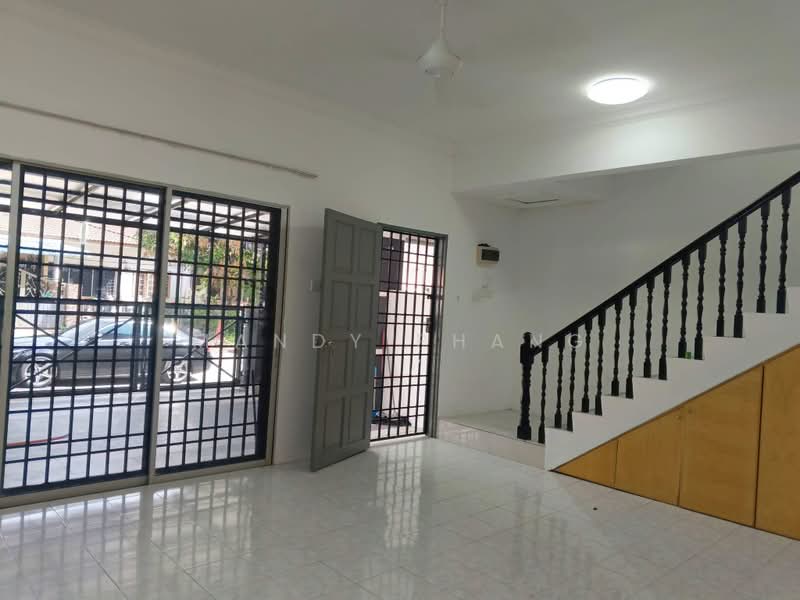 Rumah Teres 2 Tingkat untuk Disewa di Taman Song Choon (Ipoh) - Mandy Phang - Living Room - PropertyGuru.com.my