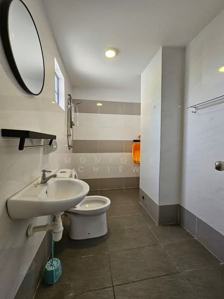 Flat for Rent at Pangsapuri Seri Cempaka (Serendah) - Monique Chiew - Bathroom - PropertyGuru.com.my