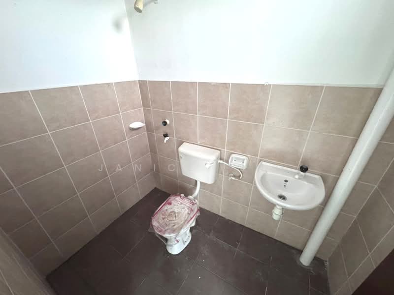 Rumah Teres 2 Tingkat untuk Dijual di Taman Scientex Senai (Senai) - Janice Yong - Bathroom - PropertyGuru.com.my