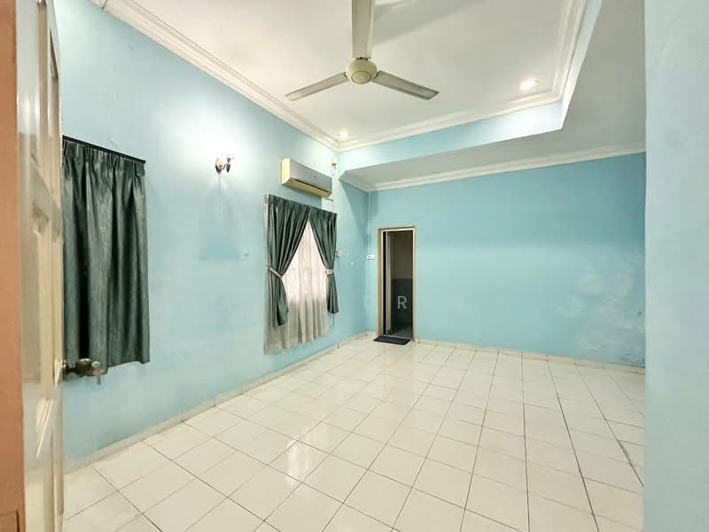 Rumah Berkembar untuk Dijual di Kajang (Selangor) - Ali Idris - Living Room - PropertyGuru.com.my