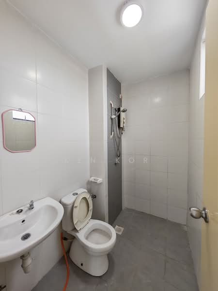 Service Residence for Sale at Country Garden Central Park - Ken Kor - Bathroom - PropertyGuru.com.my