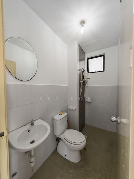 Service Residence for Sale at Country Garden Central Park - Ken Kor - Bathroom - PropertyGuru.com.my
