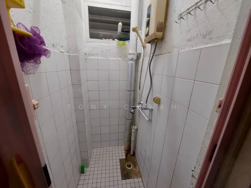 Flat for Sale at Desa Intan - Tony Cheah - Bathroom - PropertyGuru.com.my