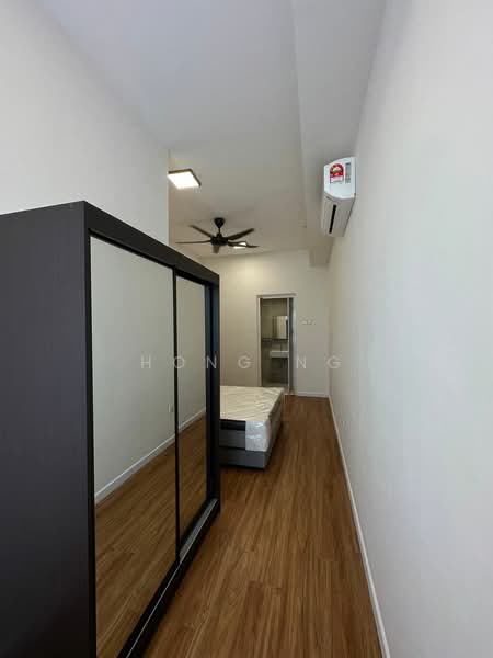 Service Residence for Sale at The Glenz @ Glenmarie - Hong Ng - Bedroom - PropertyGuru.com.my