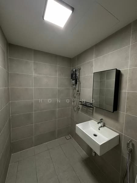 Service Residence for Sale at The Glenz @ Glenmarie - Hong Ng - Bathroom - PropertyGuru.com.my