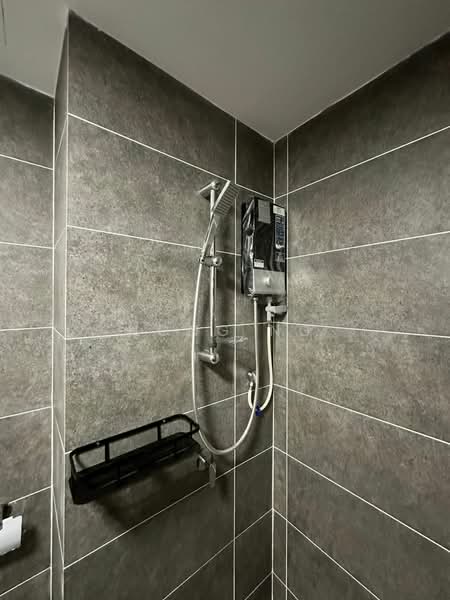 Service Residence for Sale at The Glenz @ Glenmarie - Hong Ng - Bathroom - PropertyGuru.com.my