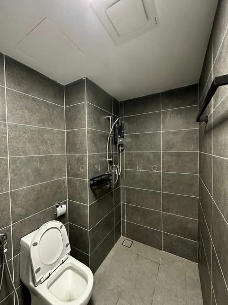 Service Residence for Sale at The Glenz @ Glenmarie - Hong Ng - Bathroom - PropertyGuru.com.my