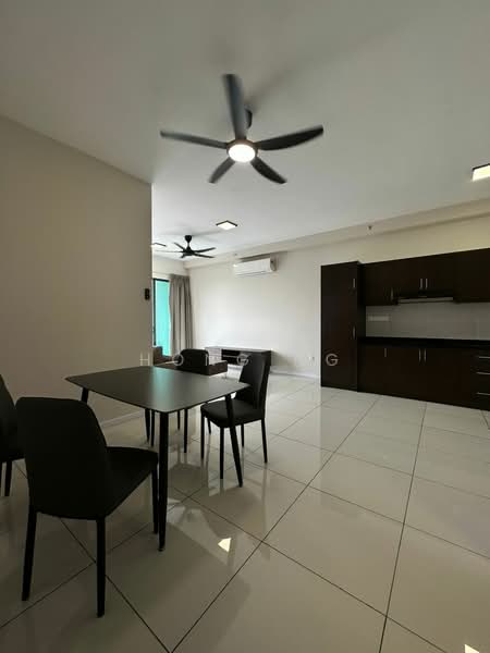 Service Residence for Sale at The Glenz @ Glenmarie - Hong Ng - Dining Room - PropertyGuru.com.my