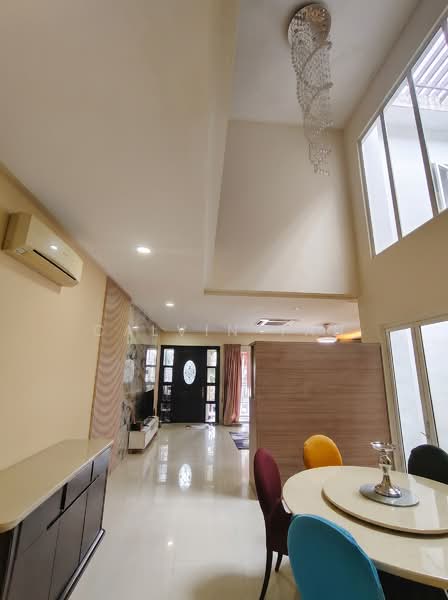 Rumah Teres untuk Dijual di Temasya Glenmarie (Glenmarie) - Calvin Tan - Living Room - PropertyGuru.com.my