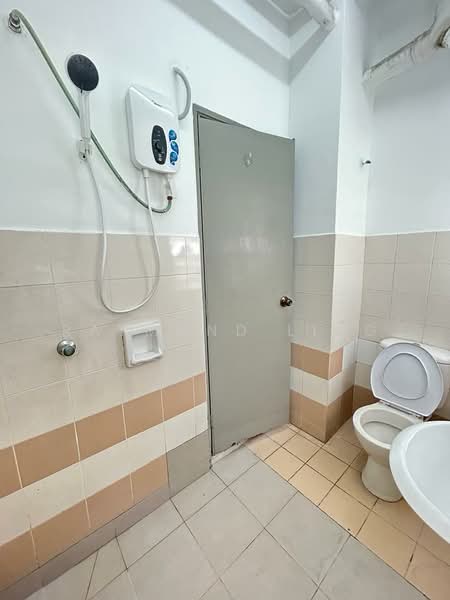 Condominium for Rent at Residensi Laguna (Sunway Belvedere) - Raymond Ling - Bathroom - PropertyGuru.com.my
