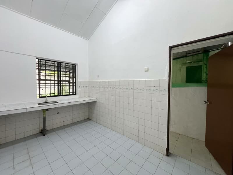 Rumah Teres 1 Tingkat untuk Dijual di Taman Desa Cemerlang (Ulu Tiram) - Janice Yong - Kitchen - PropertyGuru.com.my