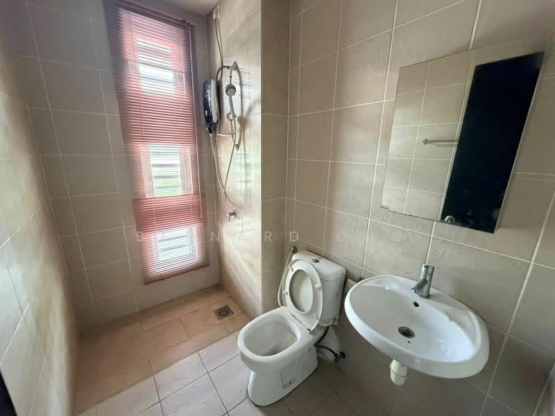 3-storey Terraced House for Sale in Bandar Country Homes (Rawang) - Bernard Ong - Bathroom - PropertyGuru.com.my