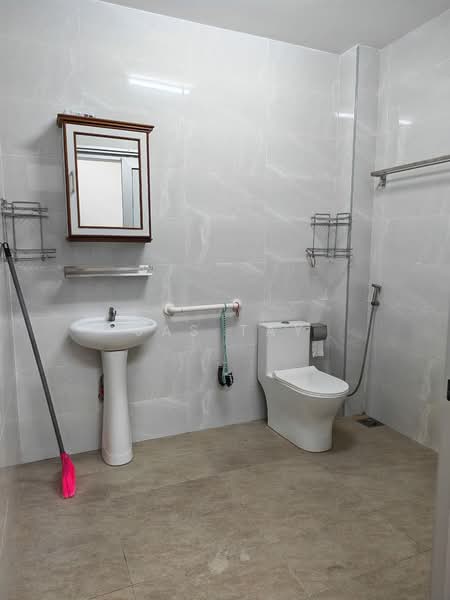 1-storey Terraced House for Rent in Taman Century (Johor Bahru) - Jas Tay - Bathroom - PropertyGuru.com.my