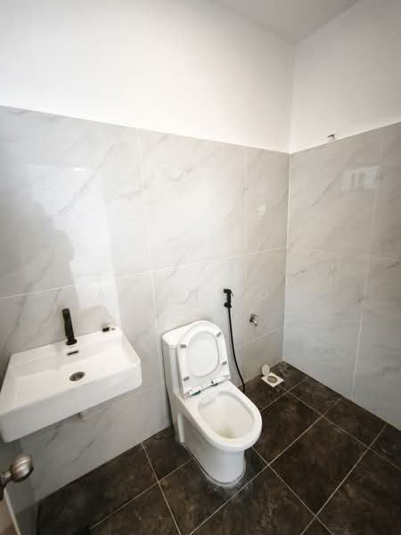 Rumah Teres untuk Dijual di Bandar Mahkota Cheras (Cheras) - Alvin Loh - Bathroom - PropertyGuru.com.my