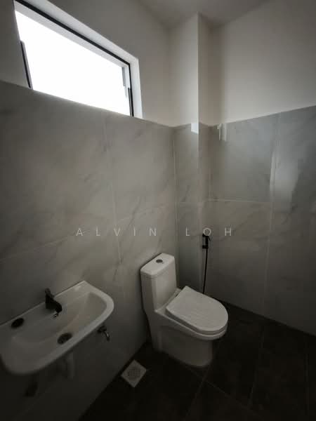 Rumah Teres untuk Dijual di Bandar Mahkota Cheras (Cheras) - Alvin Loh - Bathroom - PropertyGuru.com.my