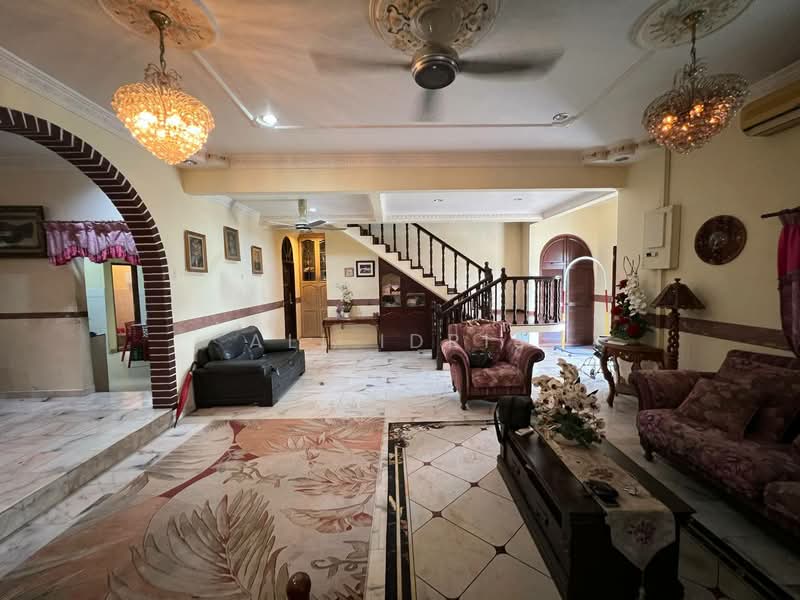 Rumah Banglo untuk Dijual di Seksyen 3 (Bangi) - Ali Idris - Living Room - PropertyGuru.com.my