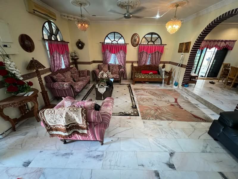 Rumah Banglo untuk Dijual di Seksyen 3 (Bangi) - Ali Idris - Living Room - PropertyGuru.com.my