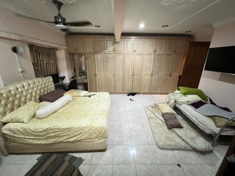Rumah Banglo untuk Dijual di Seksyen 3 (Bangi) - Ali Idris - Bedroom - PropertyGuru.com.my