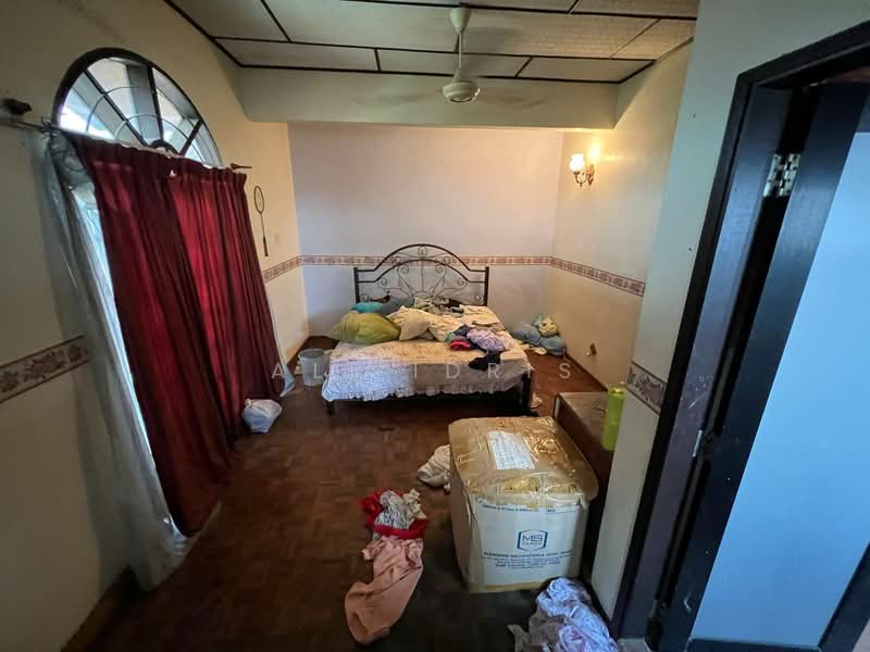 Rumah Banglo untuk Dijual di Seksyen 3 (Bangi) - Ali Idris - Bedroom - PropertyGuru.com.my