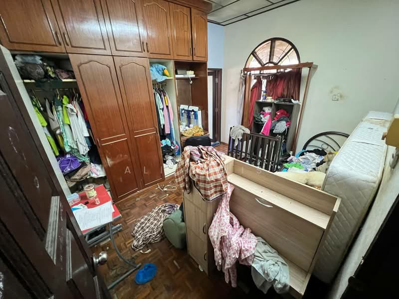 Rumah Banglo untuk Dijual di Seksyen 3 (Bangi) - Ali Idris - Bedroom - PropertyGuru.com.my
