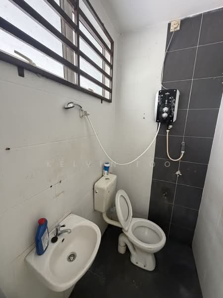 1-storey Terraced House for Sale in Kampar Putra (Kampar) - Kelvin Foo - Bathroom - PropertyGuru.com.my