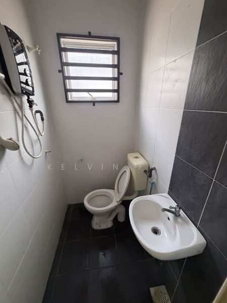 1-storey Terraced House for Sale in Kampar Putra (Kampar) - Kelvin Foo - Bathroom - PropertyGuru.com.my
