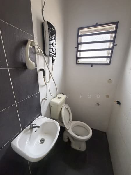 1-storey Terraced House for Sale in Kampar Putra (Kampar) - Kelvin Foo - Bathroom - PropertyGuru.com.my