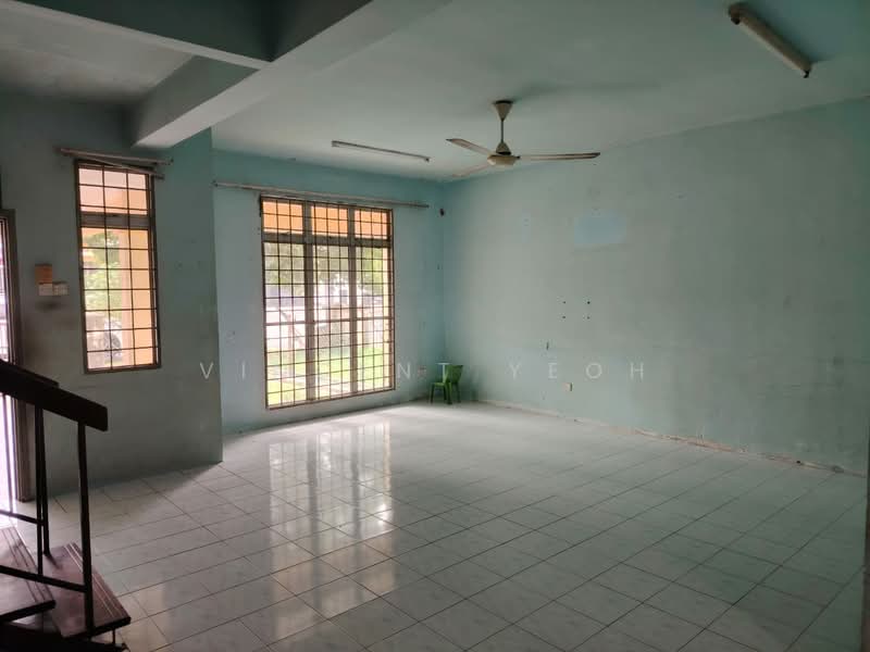 Rumah Teres 2 Tingkat untuk Dijual di Taman Lestari Putra (Seri Kembangan) - Vincent Yeoh - Living Room - PropertyGuru.com.my
