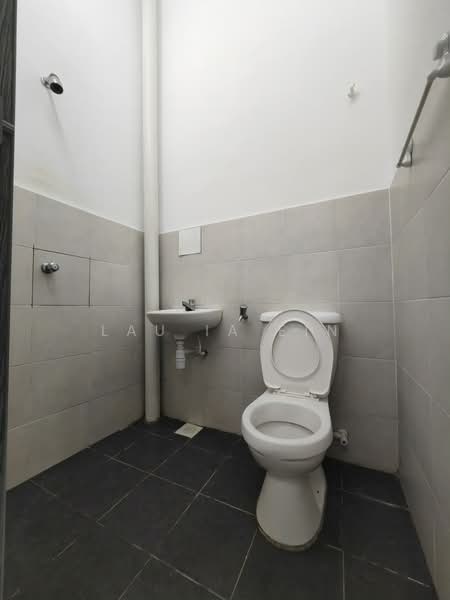 2-storey Terraced House for Rent in Rawang (Selangor) - Lau Ia Ein - Bathroom - PropertyGuru.com.my