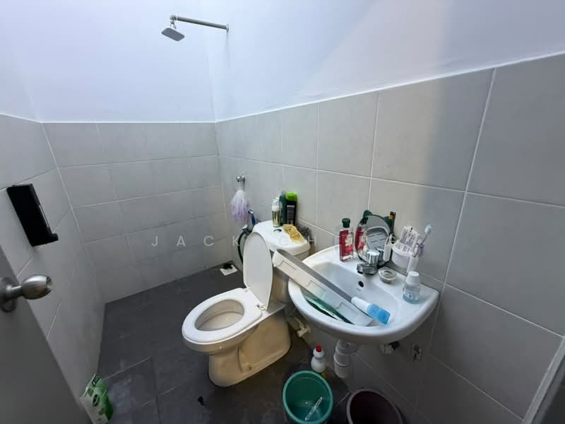 Rumah Teres untuk Dijual di Taman Kundang Jaya (Rawang) - Jack Cheng - Bathroom - PropertyGuru.com.my