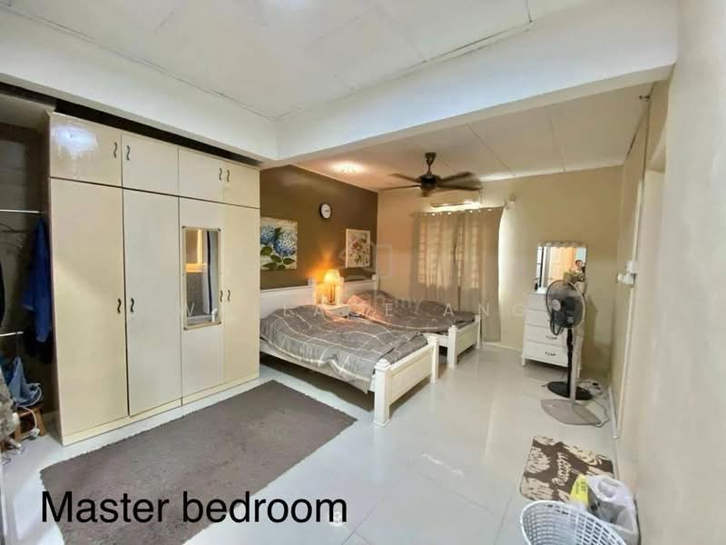 2.5-storey Terraced House for Sale in Saleng (Senai) - Wallace Ang - Master Bedroom - PropertyGuru.com.my