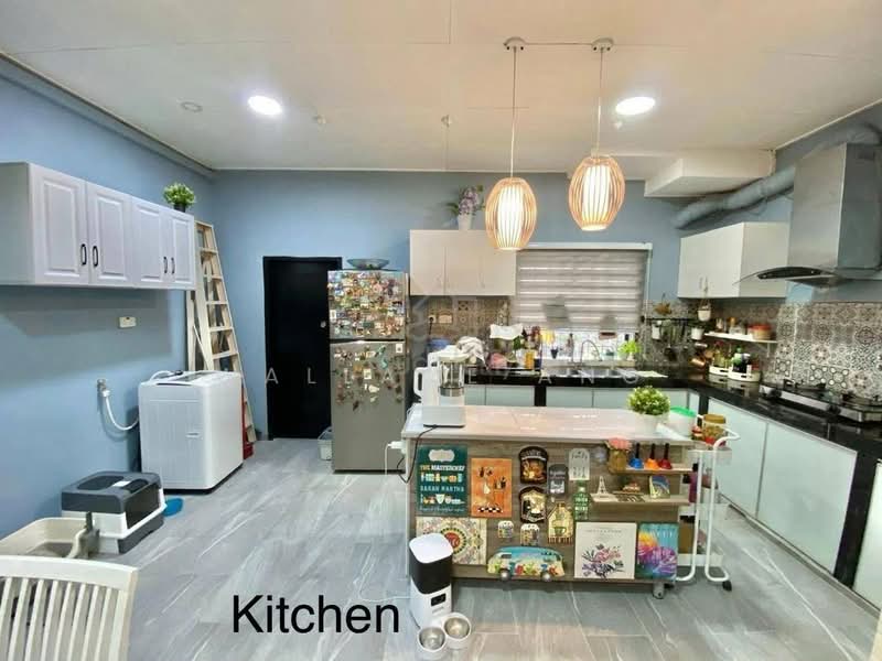 2.5-storey Terraced House for Sale in Saleng (Senai) - Wallace Ang - Kitchen - PropertyGuru.com.my