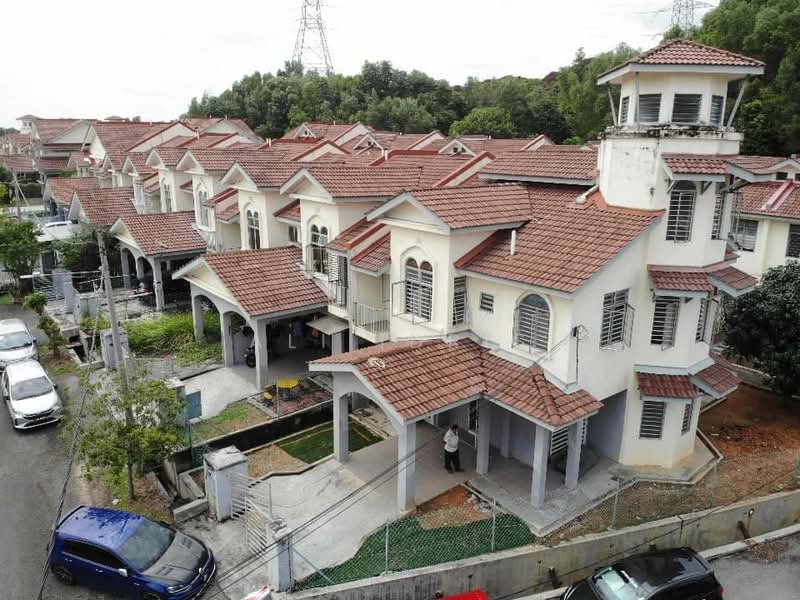 Rumah Teres 2.5 Tingkat untuk Dijual di Taman Salak Perdana (Dengkil) - Ali Idris - Exterior - PropertyGuru.com.my