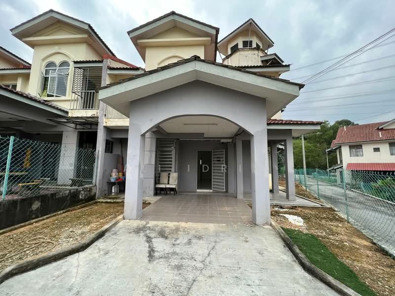 Rumah Teres 2.5 Tingkat untuk Dijual di Taman Salak Perdana (Dengkil) - Ali Idris - Exterior - PropertyGuru.com.my