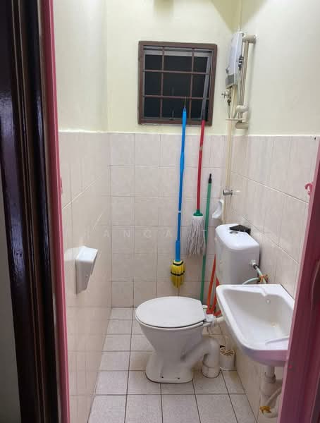 Pangsapuri untuk Dijual di Pandan Court - Franca Teh - Bathroom - PropertyGuru.com.my