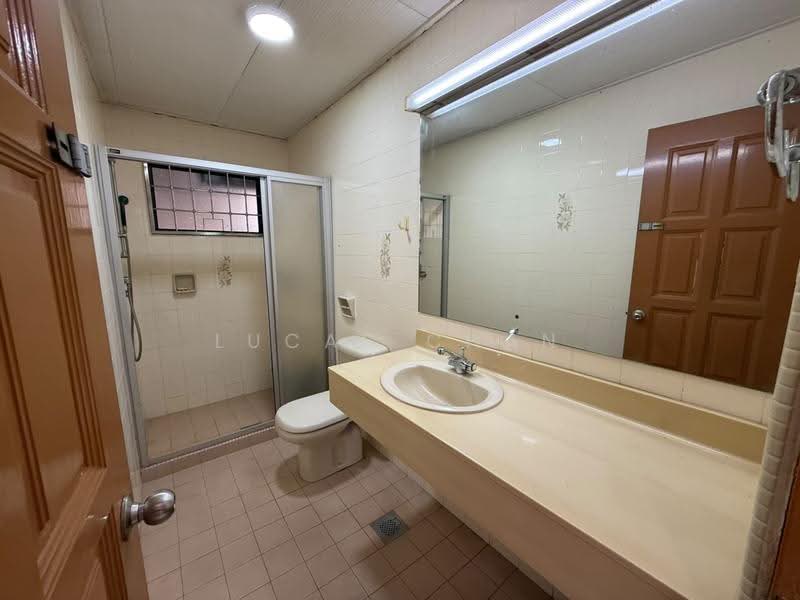 Rumah Banglo untuk Dijual di Taman Danau Desa (Taman Desa) - Lucas Chan - Bathroom - PropertyGuru.com.my