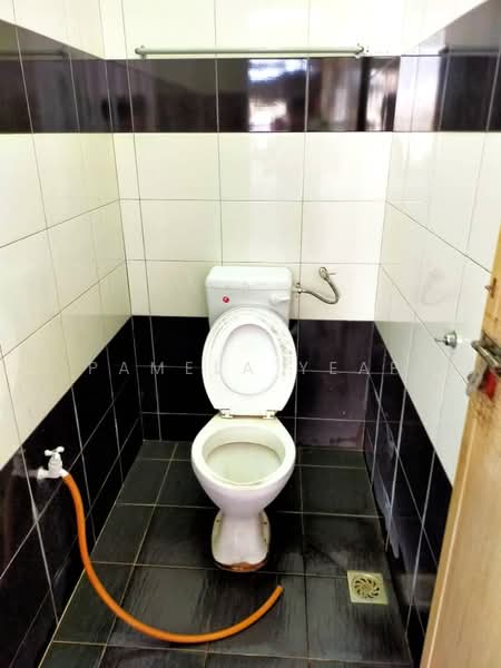 Gudang untuk Disewa di Batu Maung (Penang) - Pamela Yeap - Bathroom - PropertyGuru.com.my
