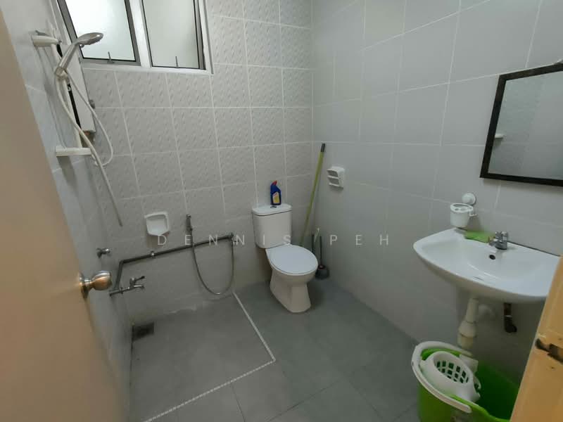 Apartment for Sale at Austin Suites (Permata Austin) - Dennis Peh - Bathroom - PropertyGuru.com.my