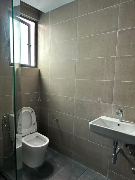 Kondominium untuk Disewa di The Valley Residences @ SkySierra - Lau Ia Ein - Bathroom - PropertyGuru.com.my