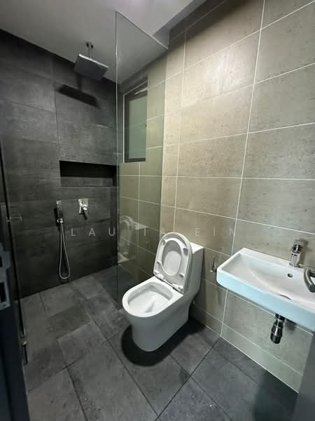 Kondominium untuk Disewa di The Valley Residences @ SkySierra - Lau Ia Ein - Bathroom - PropertyGuru.com.my
