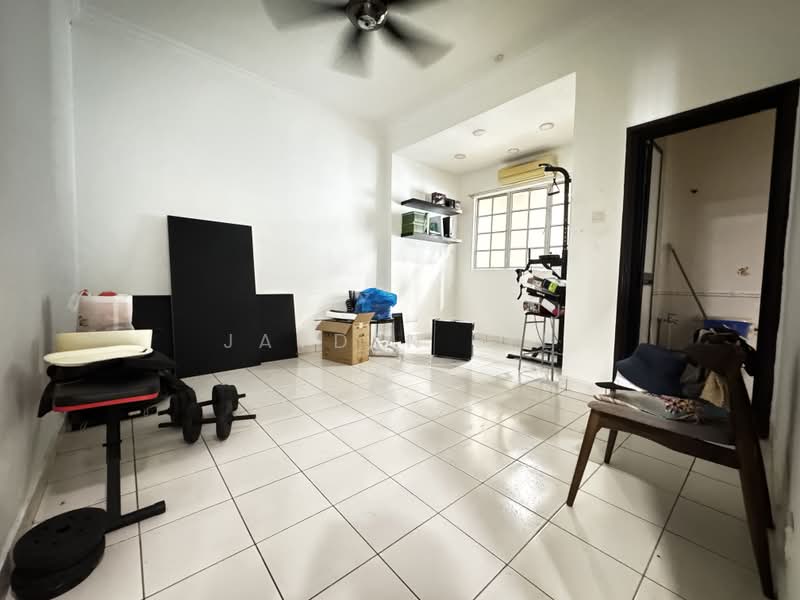 Rumah Teres 2 Tingkat untuk Dijual di Bandar Puteri Puchong (Puchong) - Jayden Lee - Living Room - PropertyGuru.com.my