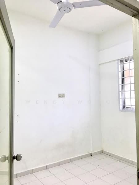 Shop for Sale in Taman Molek (Johor Bahru) - Wendy Wong - Interior - PropertyGuru.com.my