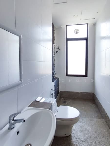 Kondominium untuk Disewa di Logan Residency (Logan Mansion) - Andrew Chong - Bathroom - PropertyGuru.com.my