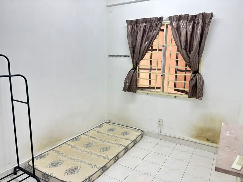 Pangsapuri untuk Disewa di Pangsapuri Mawar - Scott Neoh - Bedroom - PropertyGuru.com.my