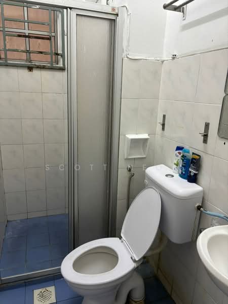 Pangsapuri untuk Disewa di Pangsapuri Mawar - Scott Neoh - Bathroom - PropertyGuru.com.my